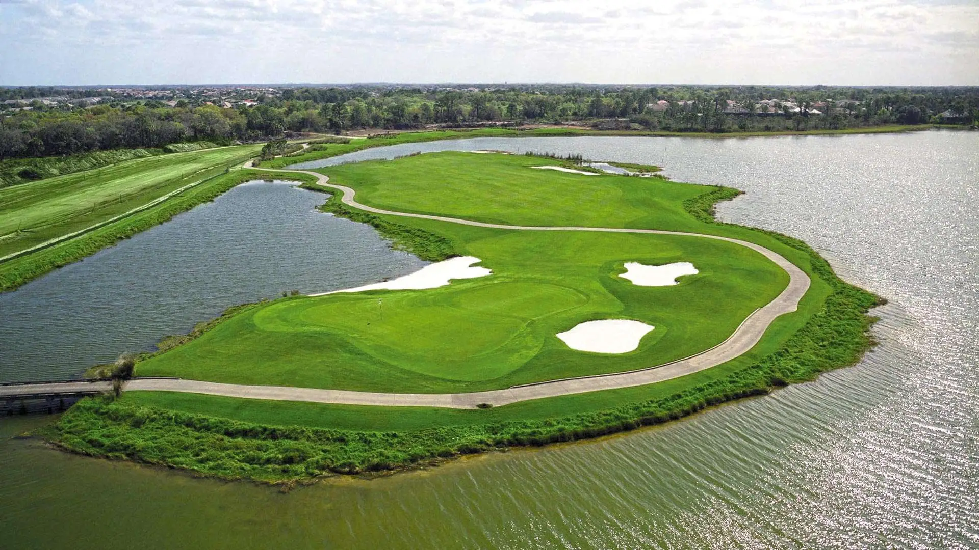 Legacy Golf Club at Lakewood Ranch is a picturesque and difficult golf course that lies in one of the most sought-after communities in Florida. Great Places of Interest in Lakewood Ranch: Legacy Golf Club